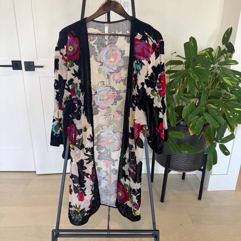 Rare/Unique Velvet Floral Lightweight Kimono OS